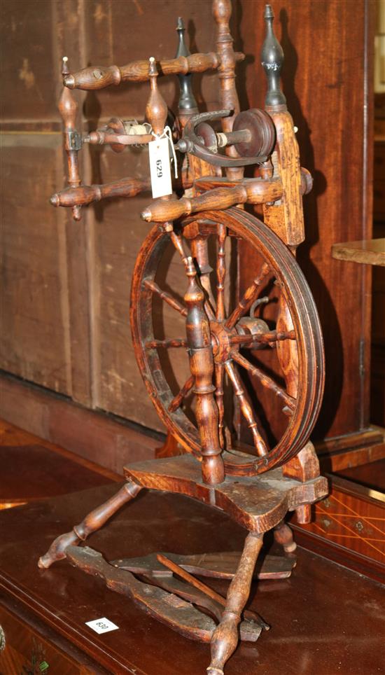 19th Century ash spinning wheel(-)